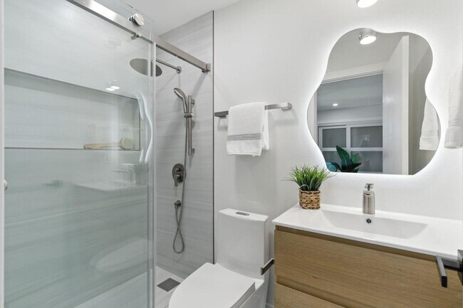 Building Photo - Refined Redwood City Living: Exquisitely R...