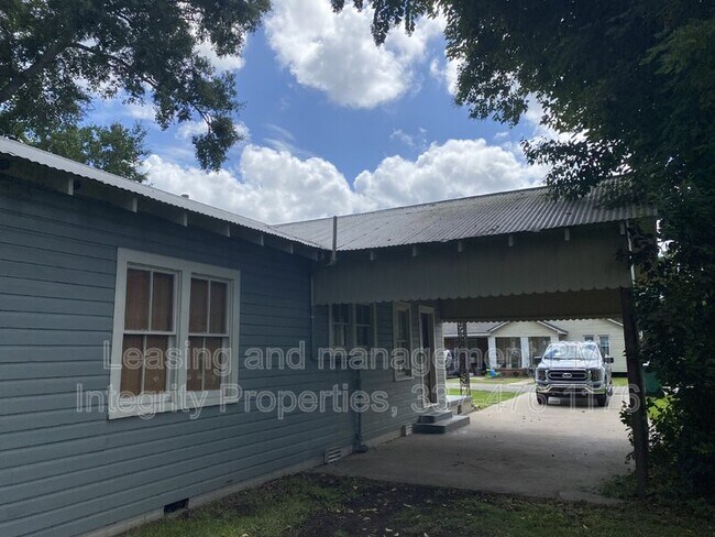 Building Photo - 306 S Lee Ave