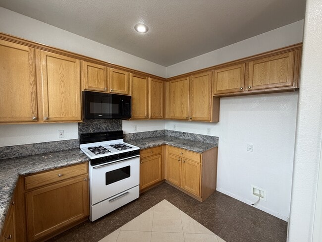 Building Photo - 10115 Capistrello Ave