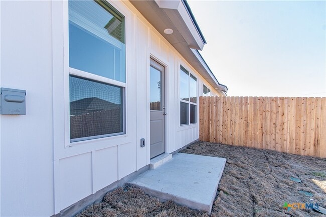 Building Photo - 3905 Hackberry Dr