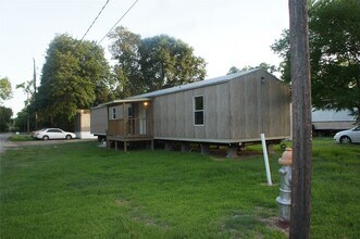Building Photo - 601 Clear Lake Rd
