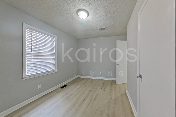 Building Photo - 1822 Sedgefield St