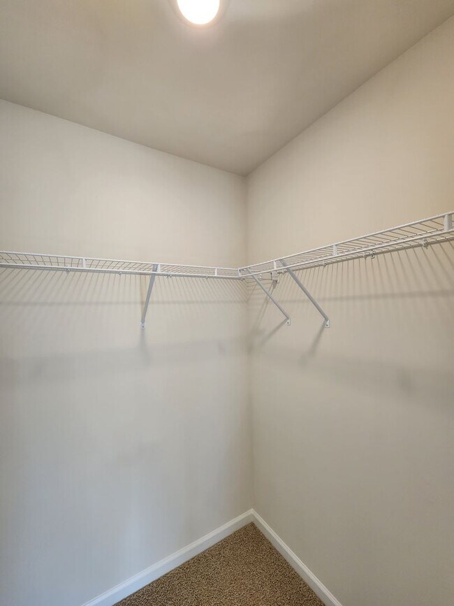 Building Photo - **6 Month Lease** Hendersonville Rental!