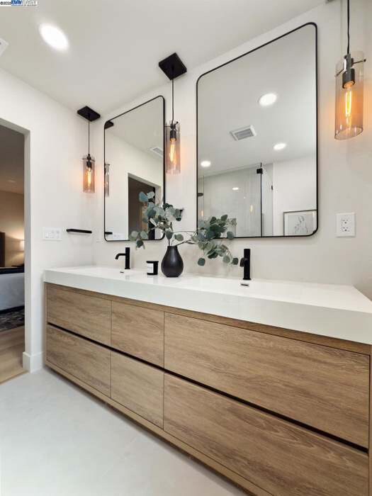 Building Photo - 6196 Inglewood Dr