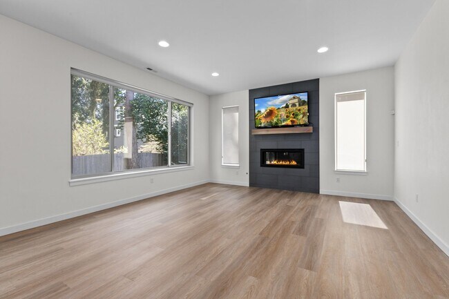 Building Photo - 4bd/2.75ba Seattle Home