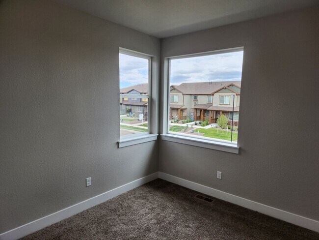 Building Photo - Newer single family home in Painted Prairie.
