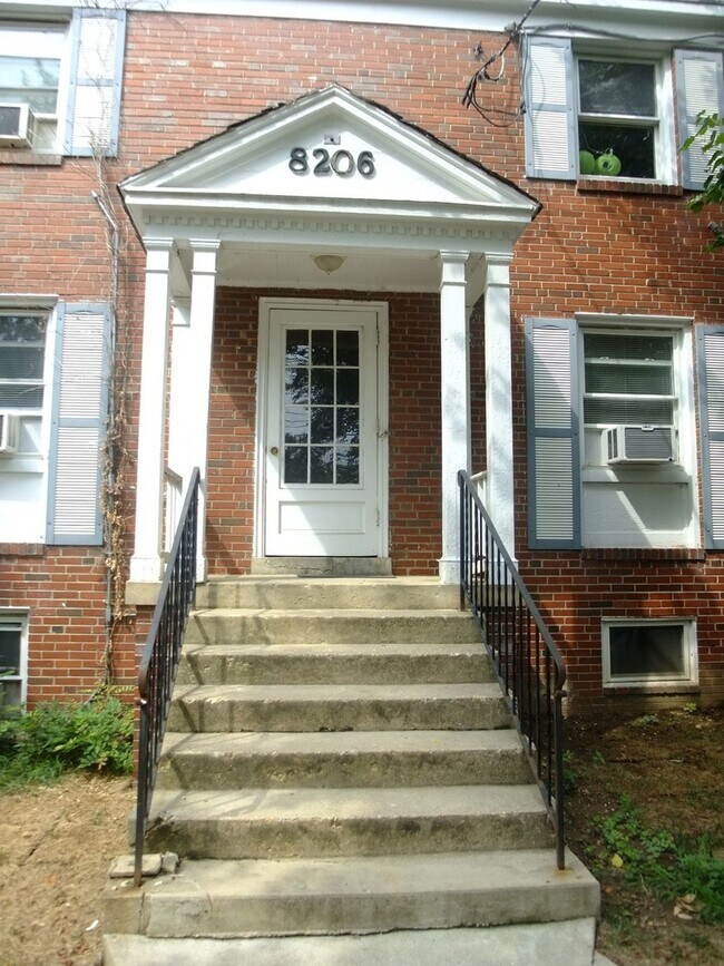 Building Photo - 8206 Greenwood Ave