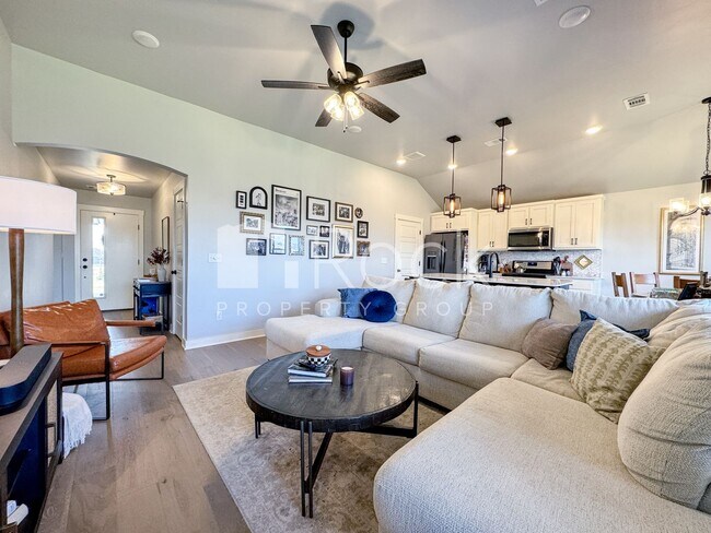 Building Photo - 3-bedroom home with Storm Shelter in Westmoore area