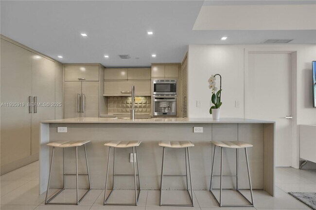 Building Photo - 5875 Collins Ave