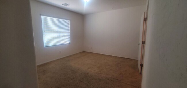 Building Photo - Stunning Condo with Attached Garage