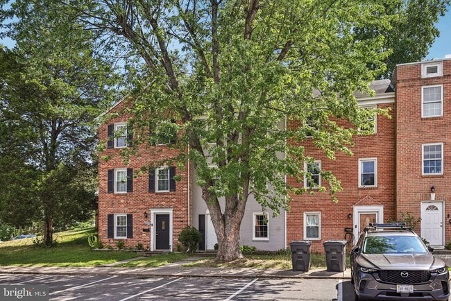 Building Photo - 2905 Wren Ct