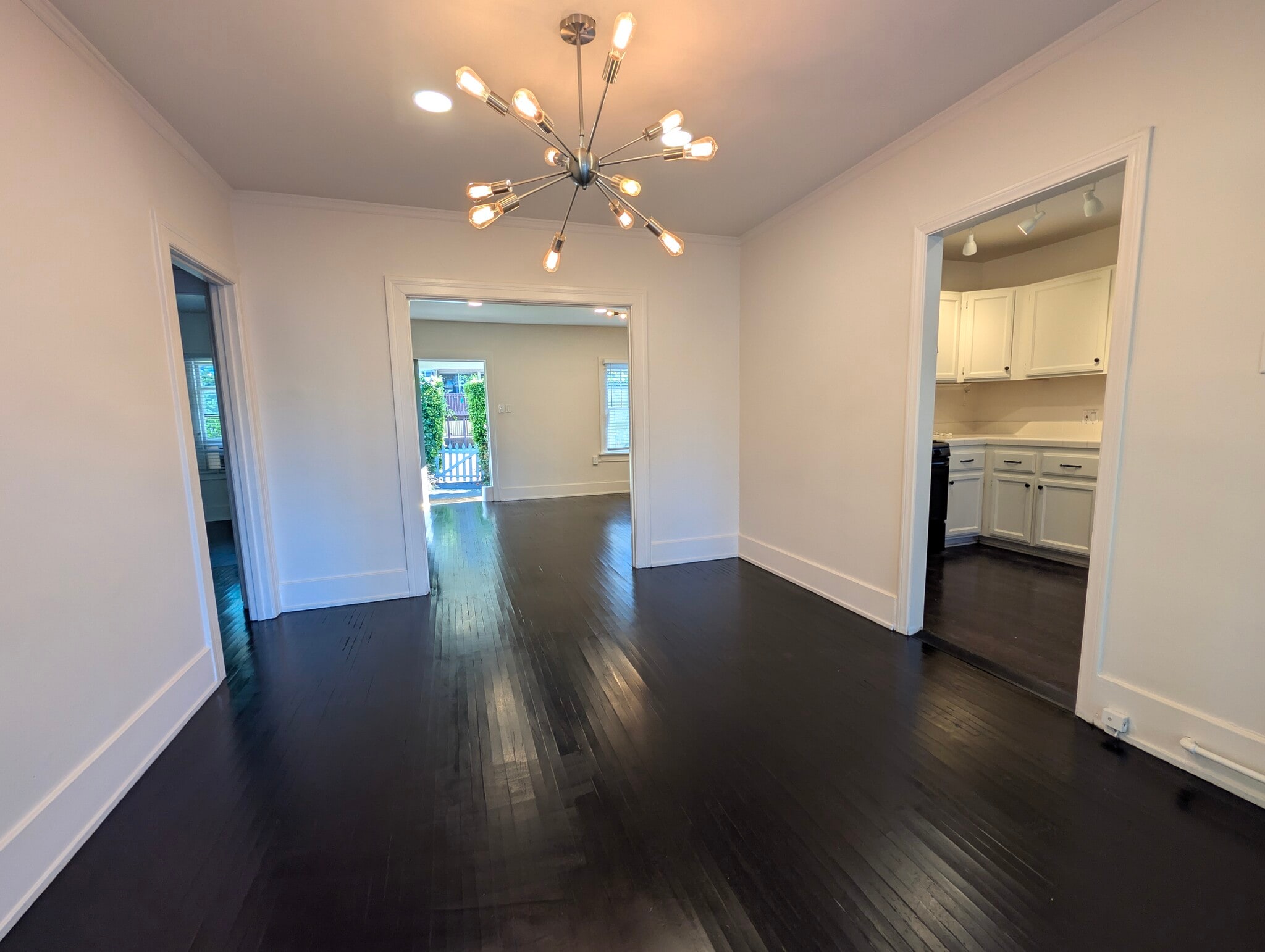 Building Photo - 849 N West Knoll Dr