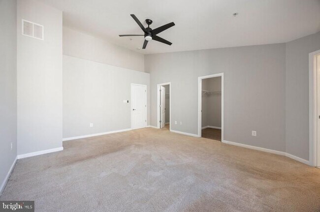 Building Photo - 844 Oriole Ave