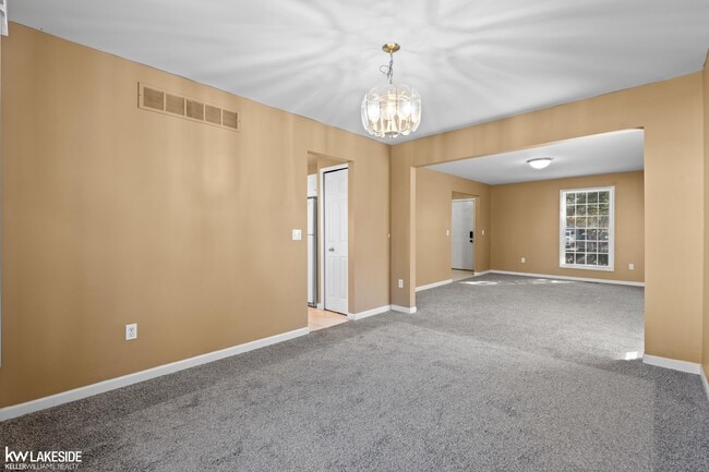 Building Photo - 2199 Edgestone Dr
