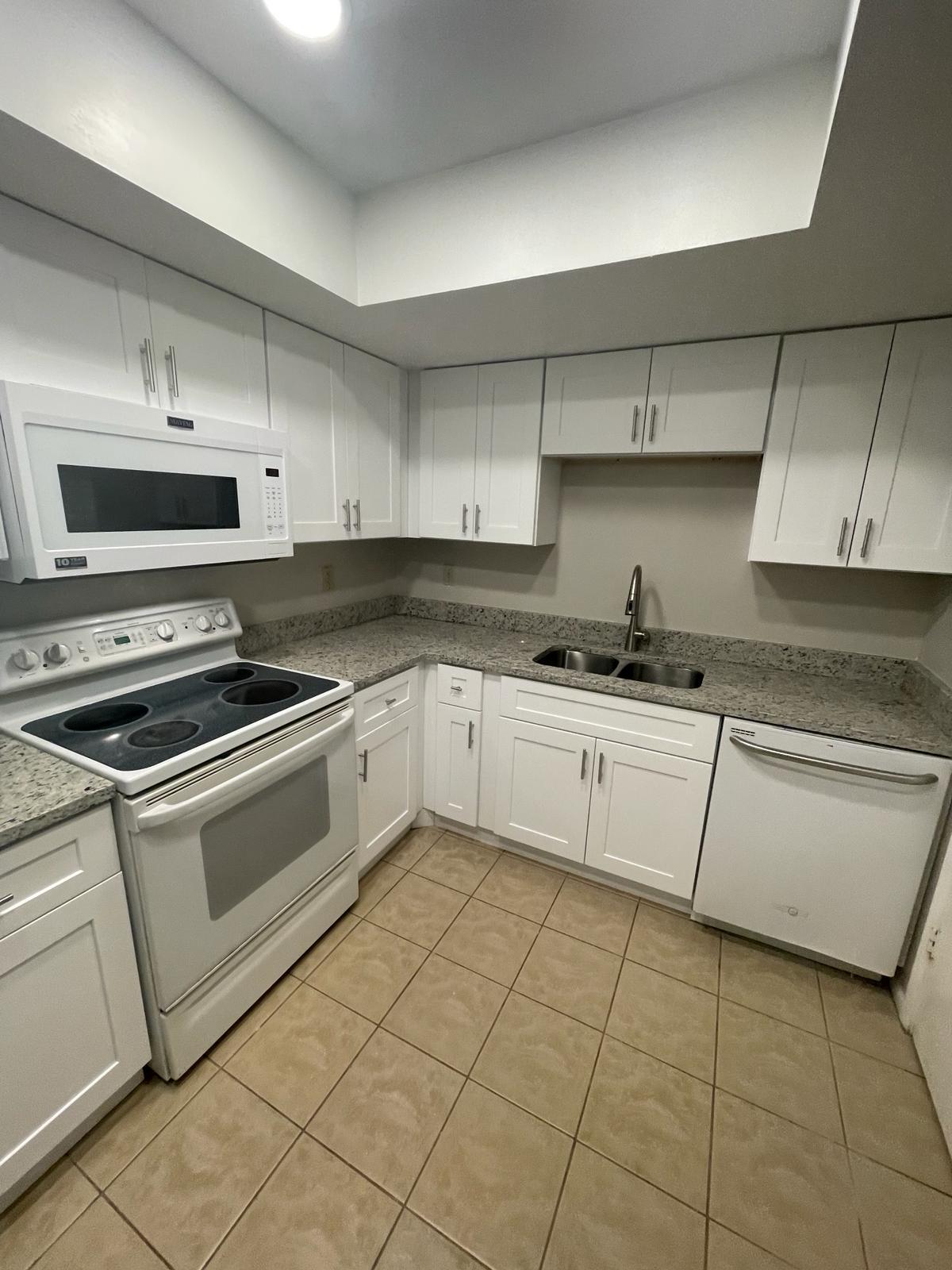 Building Photo - 412 Banana Cay Dr