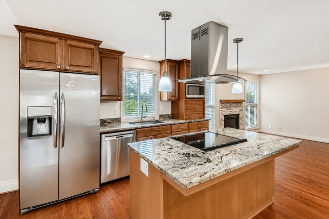 Building Photo - Remodeled Single-Level 2BR/2BA End Unit — Private Courtyard, 2-Car Garage & Mountain Park Ameniti...