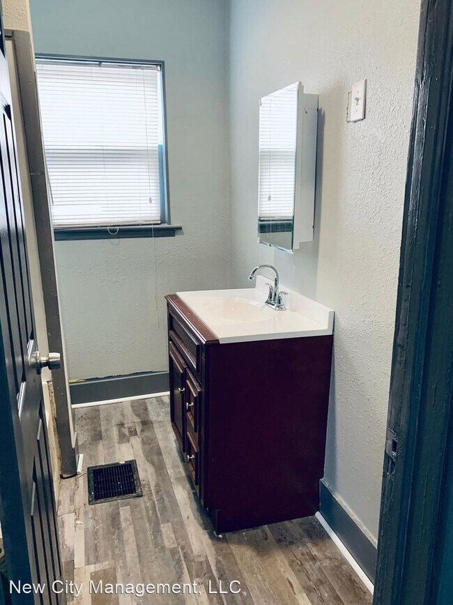 Building Photo - 4 br, 2 bath House - 3331 South Benton Avenue