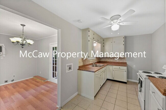 Building Photo - 1520 Hilltop Dr
