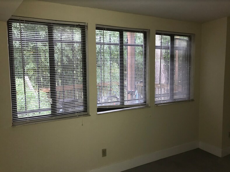 Building Photo - 2665 Bellevue Ave