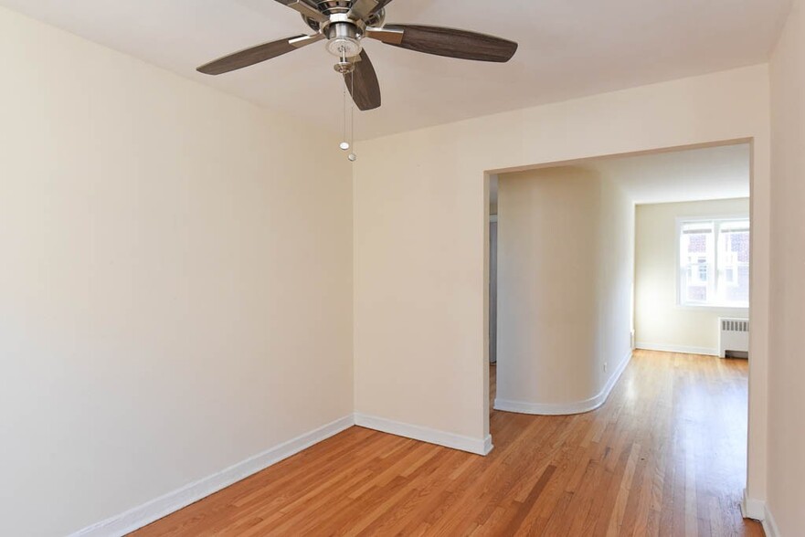 Building Photo - 2723 W Berwyn Ave