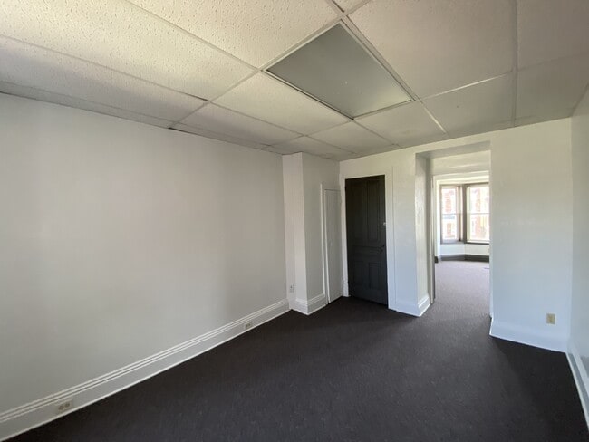 Building Photo - 283 W Jackson St