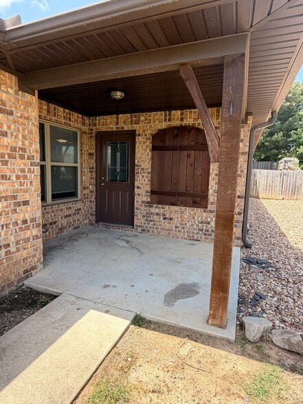 Building Photo - 1123 Springhill Rd