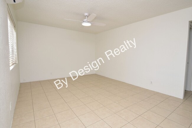 Building Photo - Updated 2 Bed 1 Bath Duplex with Fresh Paint, Ductless Heating/Cooling and Private Yard