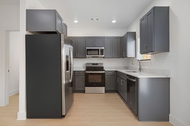 Building Photo - The Chateau at Been Road Villas 3 Bed, 2.5 Bath