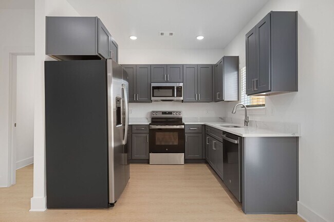 Building Photo - The Retreat at Been Road Villas 3 Bed, 2 Bath