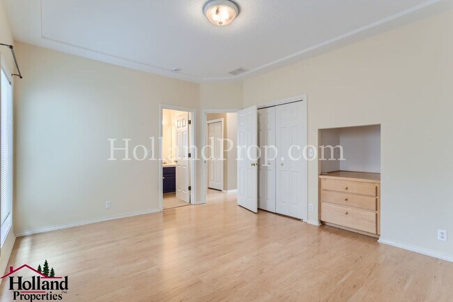 Building Photo - 1612 NE Parkside Dr