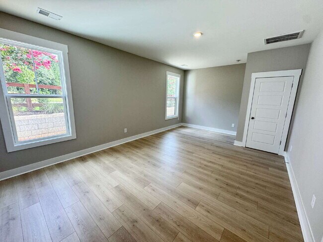 Building Photo - For Rent by Room - Seneca SC