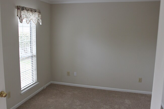 Building Photo - 4BD Home in Heart of Mt. Pleasant- Center Lake