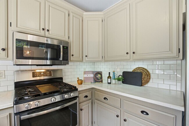 Building Photo - 62 Avalon Ct