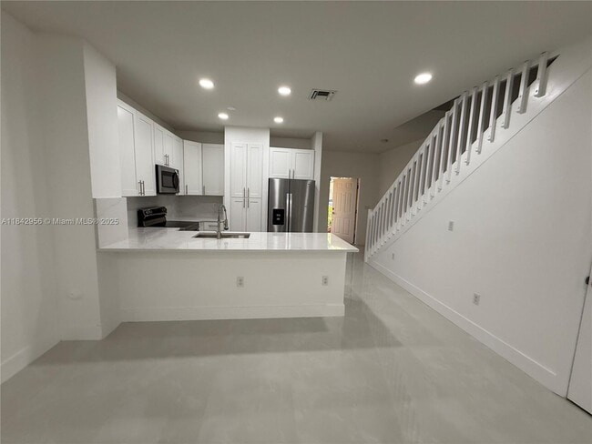 Building Photo - 8132 SW 17th Ct