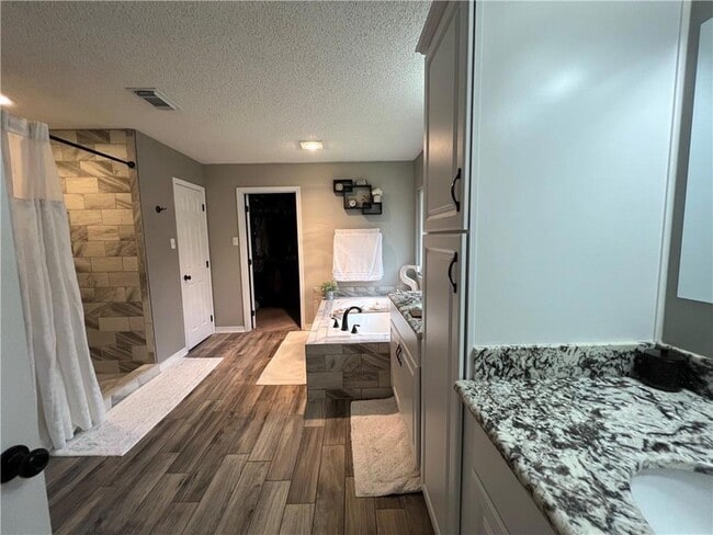 Building Photo - 584 Jack Dr