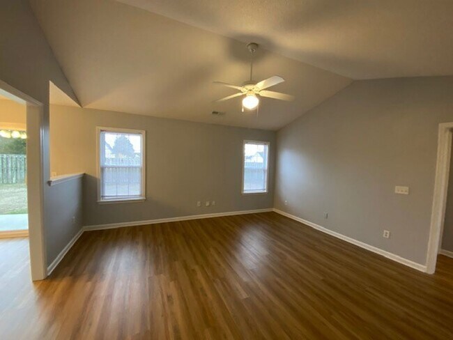 Building Photo - Welcome to this beautiful 4 bedroom, 2 bathroom home located in the desirable area of Wilmington,...