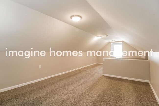 Building Photo - Charming 3 Bedroom, 2 Bath Home in Blue Ash!