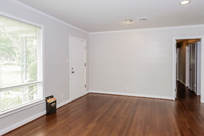 Building Photo - 3064 Guymar Rd