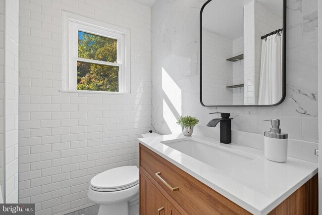 Building Photo - 2539 Gallows Rd