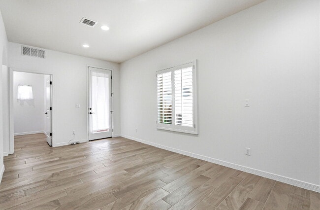 Building Photo - 3 bedroom 2 bath with washer and dryer in 79928