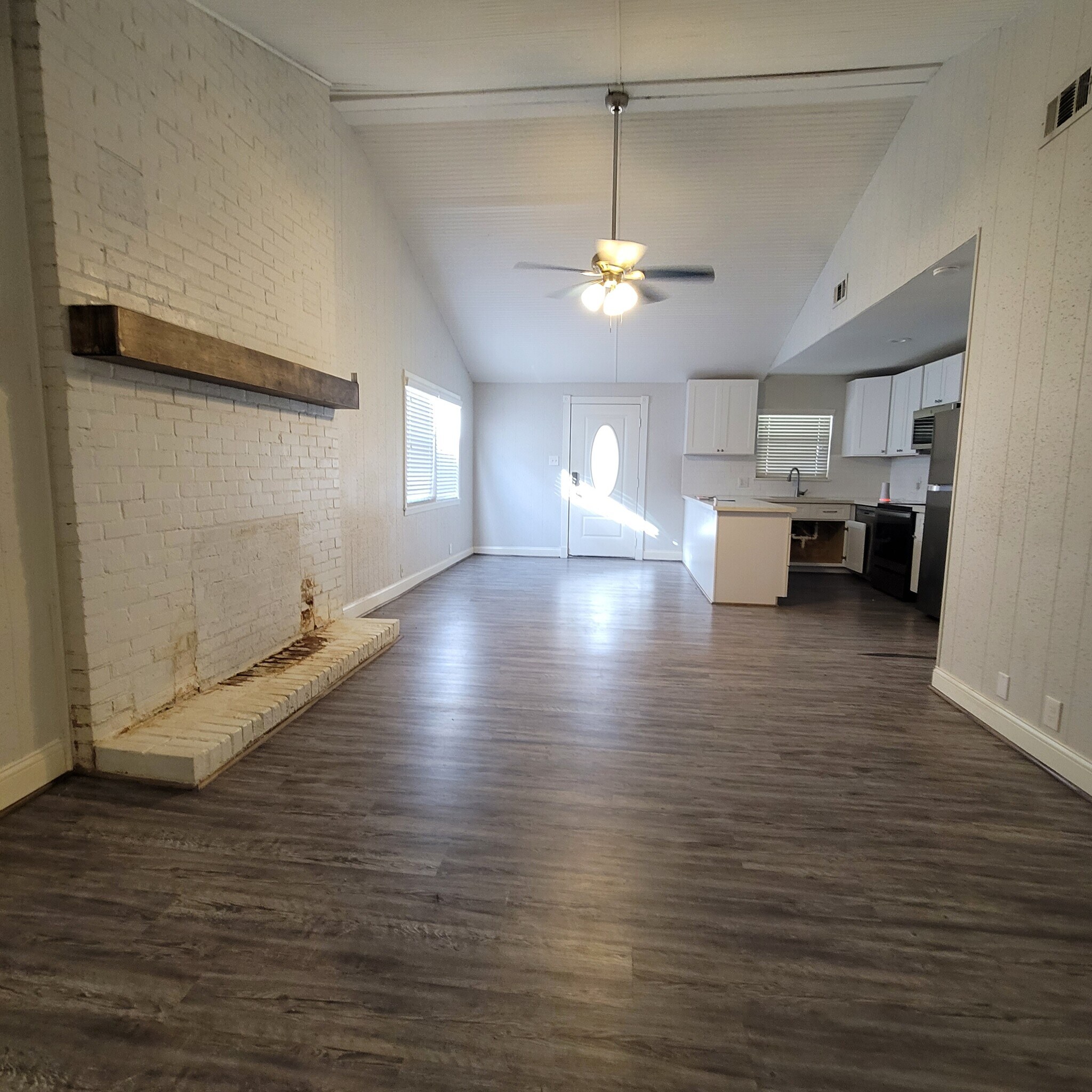 Full view of den to entryway & kitchen - 26445 Lazy Ln