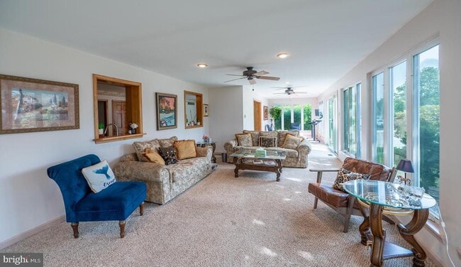 Building Photo - 211 Caravan Dr