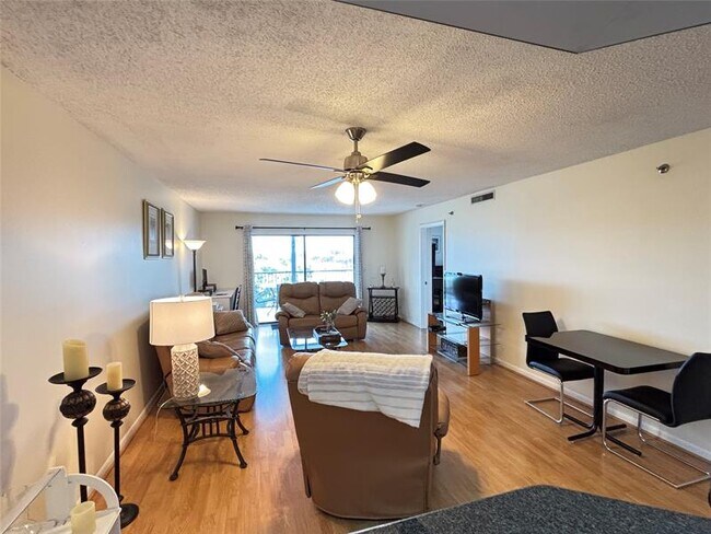 Building Photo - 2238 N Cypress Bend Dr