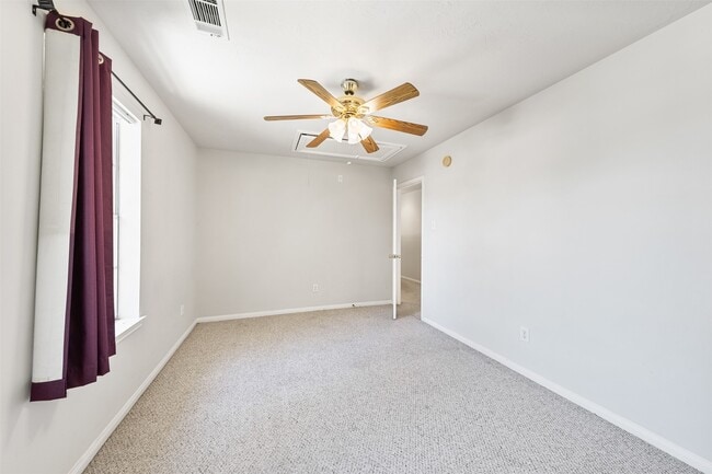 Building Photo - 17103 Canterbury Green Ct