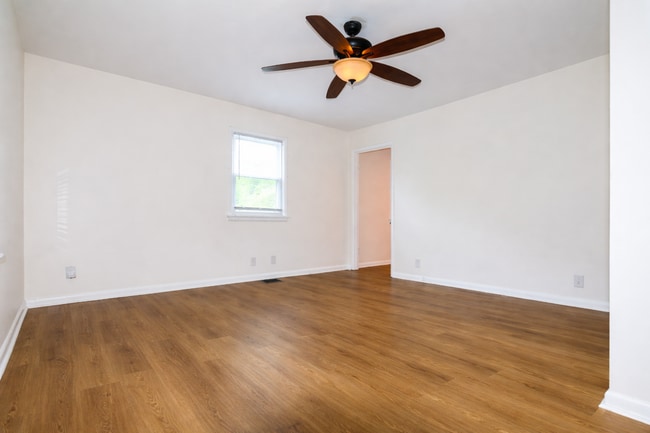 Building Photo - Spacious 3 Bedroom Home – Move-In Ready