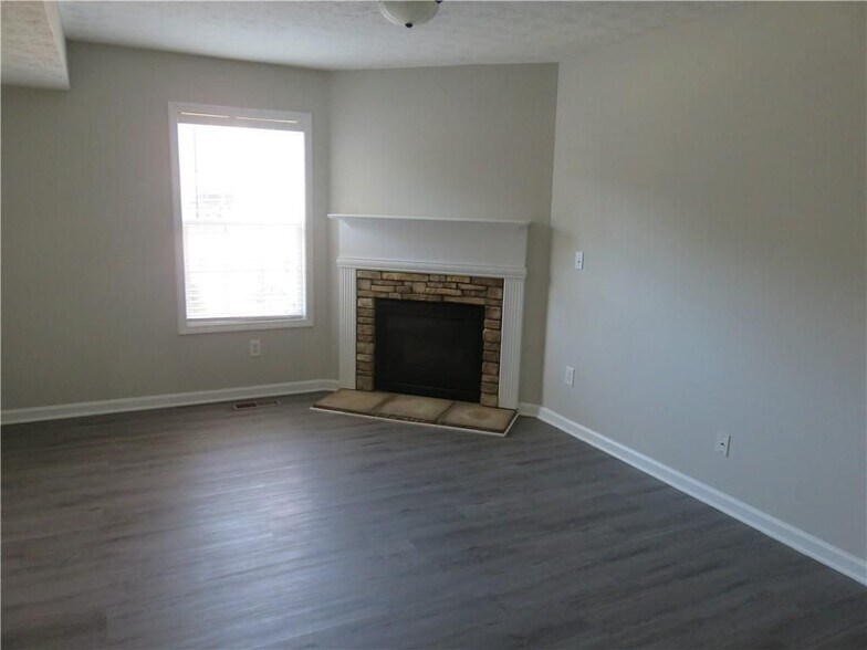 Building Photo - 204 Twin Pines Ct