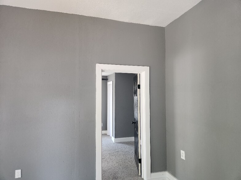 Building Photo - 791 Hanley St