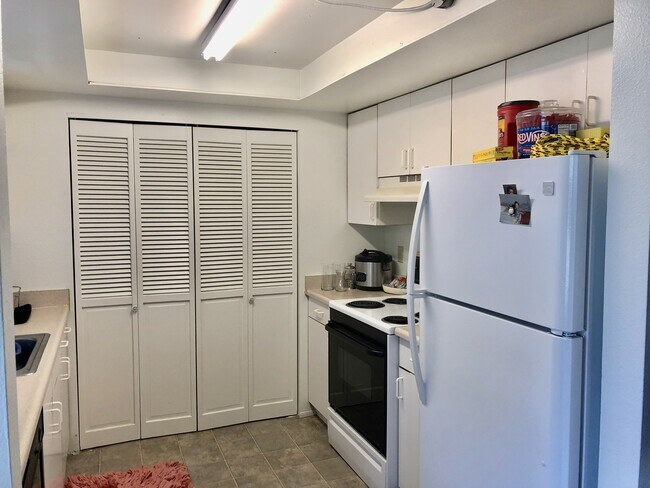 Building Photo - 2 Bedroom Duplex in Lynnwood.
