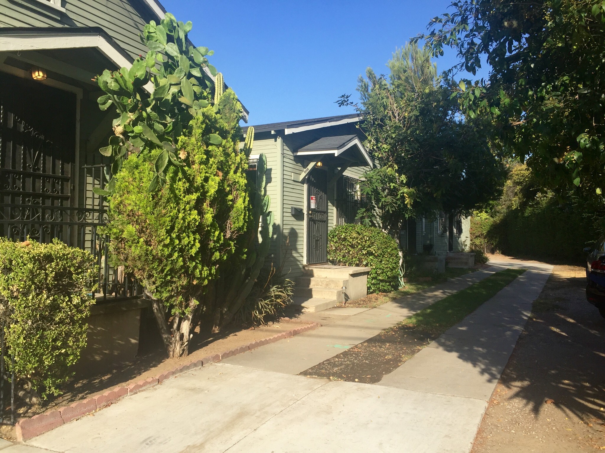 Building Photo - 402 Micheltorena St