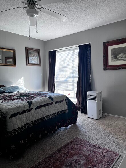 Building Photo - 1108 W Plato Rd